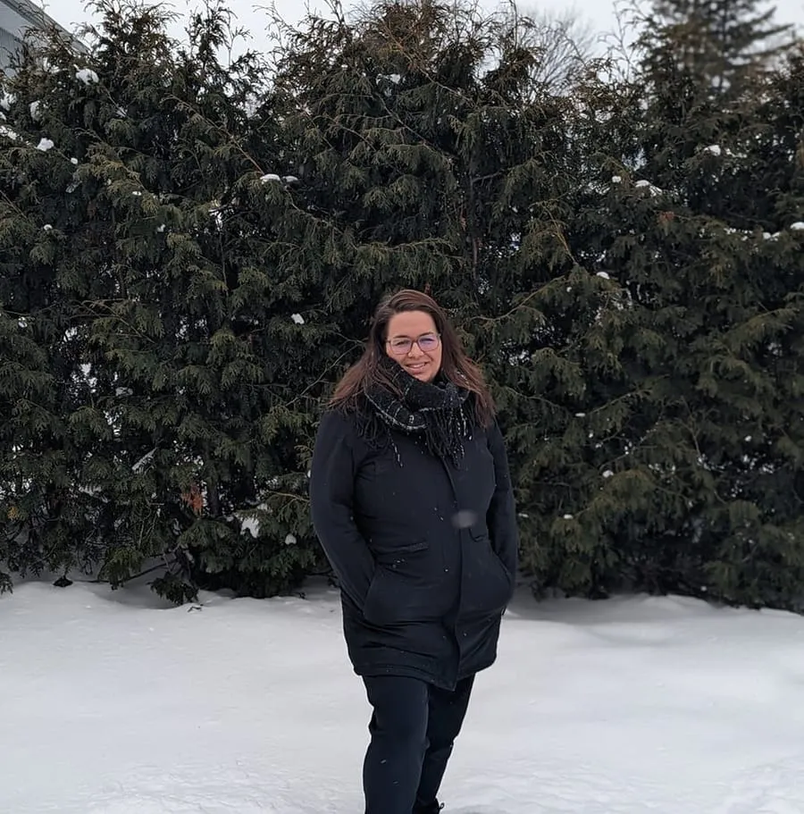 Jennifer, adjointe administrative chez Agence Nomade