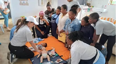 Séance de formation en santé soutenue par Agence Nomade
