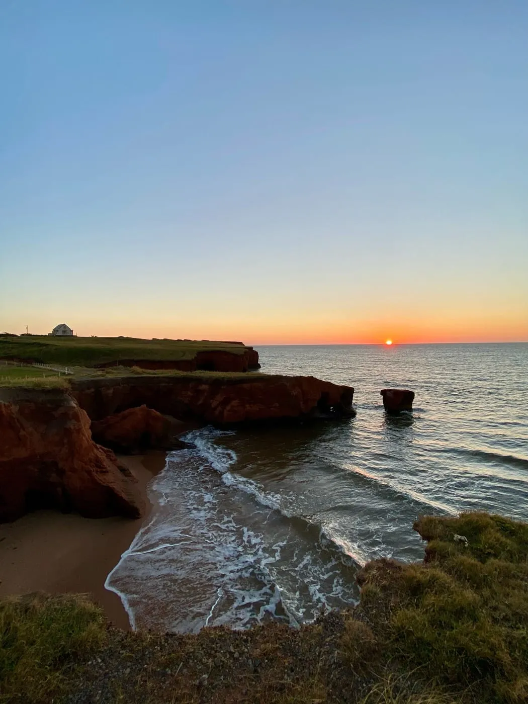 Plages et falaises rouges des Îles-de-la-Madeleine